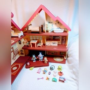 Bluey Ultimate Heeler Playhouse & Toybox, with Granny figure, etc with box